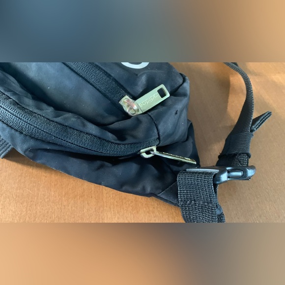 Addidas Fanny pack - Picture 5 of 10